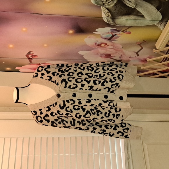 NWT OVERSIZE CARDIGAN - Picture 2 of 7